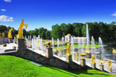 Peterhof – eine Landschaft voll prunkvoller Brunnen am Stadtrand von St. Petersburg