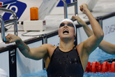 Oksana Sawtschenko schwimmt gegen alle Vorurteile an