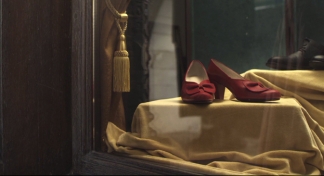 Die „roten Schuhe“ des Holocaust